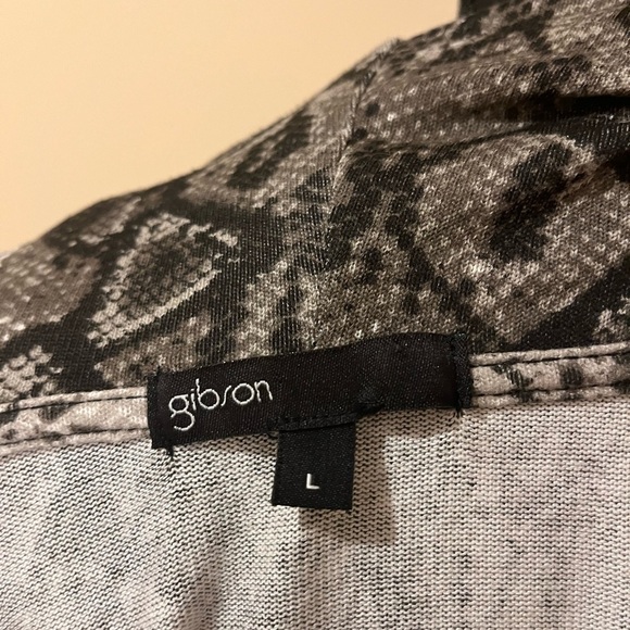 Gibson Cozy Convertible Tunic on Snakeskin Print, Size L - Picture 3 of 4
